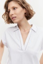 L150GTH5 REMERA ESCOTE EN V CON CUELLO CAMISERO