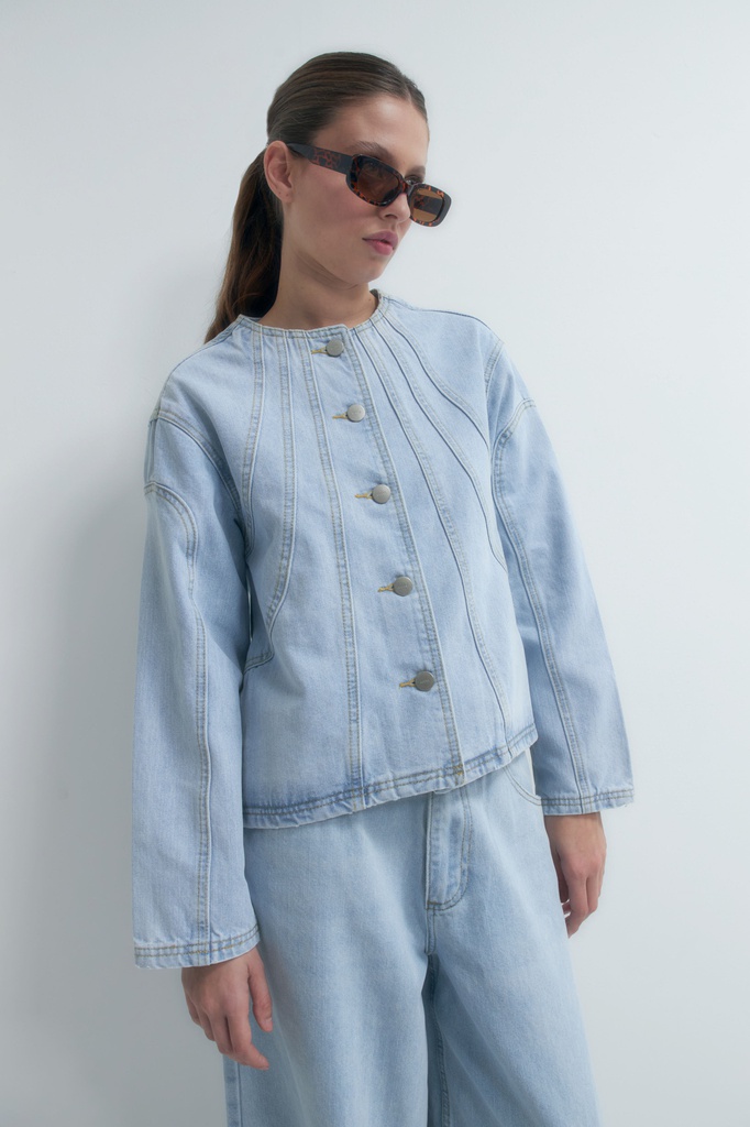 L155GOJ5 CAMPERA DE JEAN CON CORTES