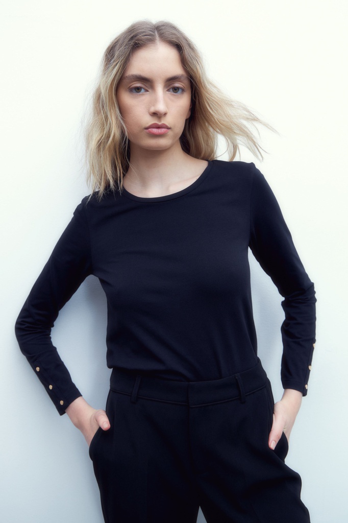 L151GTL2 REMERA ESCOTE BASE CON BOTONES METALICOS