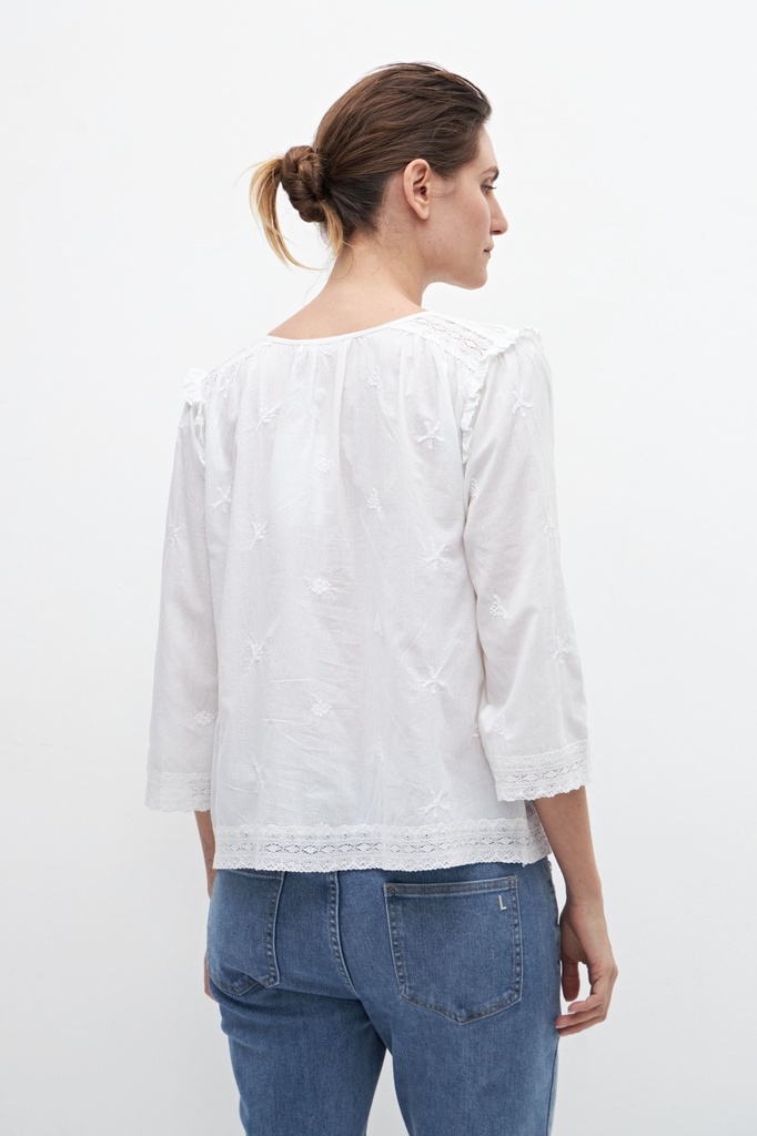 L158GBL5 BLUSA ROMANTICA CON BORDADOS