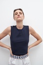 L158GTS2 MUSCULOSA CON BOTONES EN HOMBROS