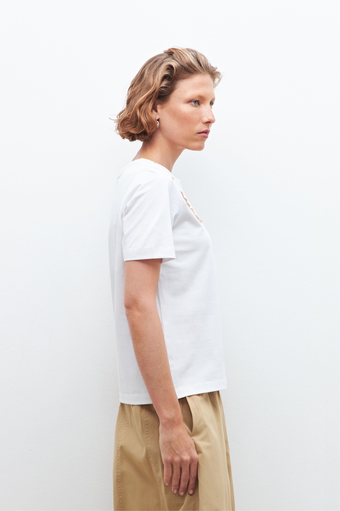 L160GTH5 REMERA CON BORDADO