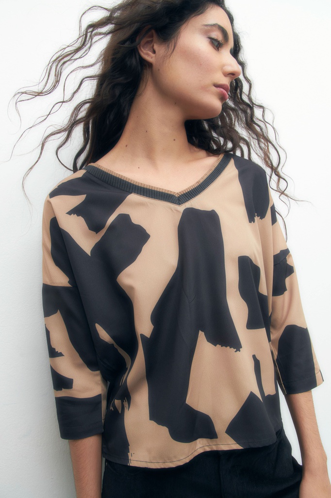L152GBL1 BLUSA FRENTE ESTAMPADO ABSTRACTO