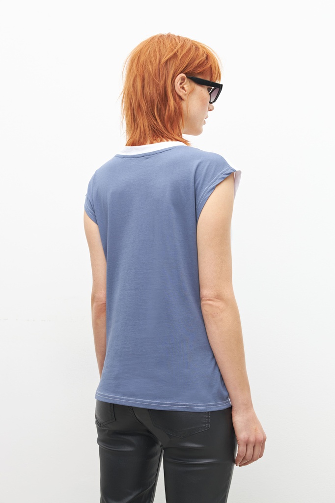 L155GTH6 REMERA CON BOTONES LATERALES