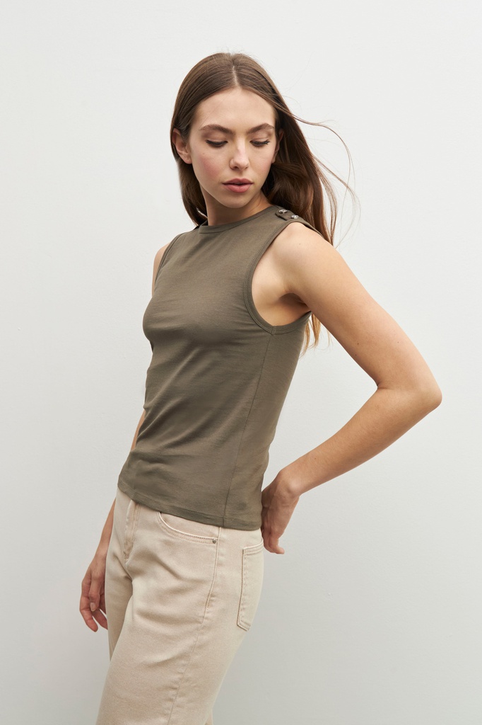 L158GTS2 MUSCULOSA CON BOTONES EN HOMBROS