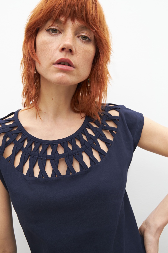 L155GTH5 REMERA CON CALADO EN ESCOTE
