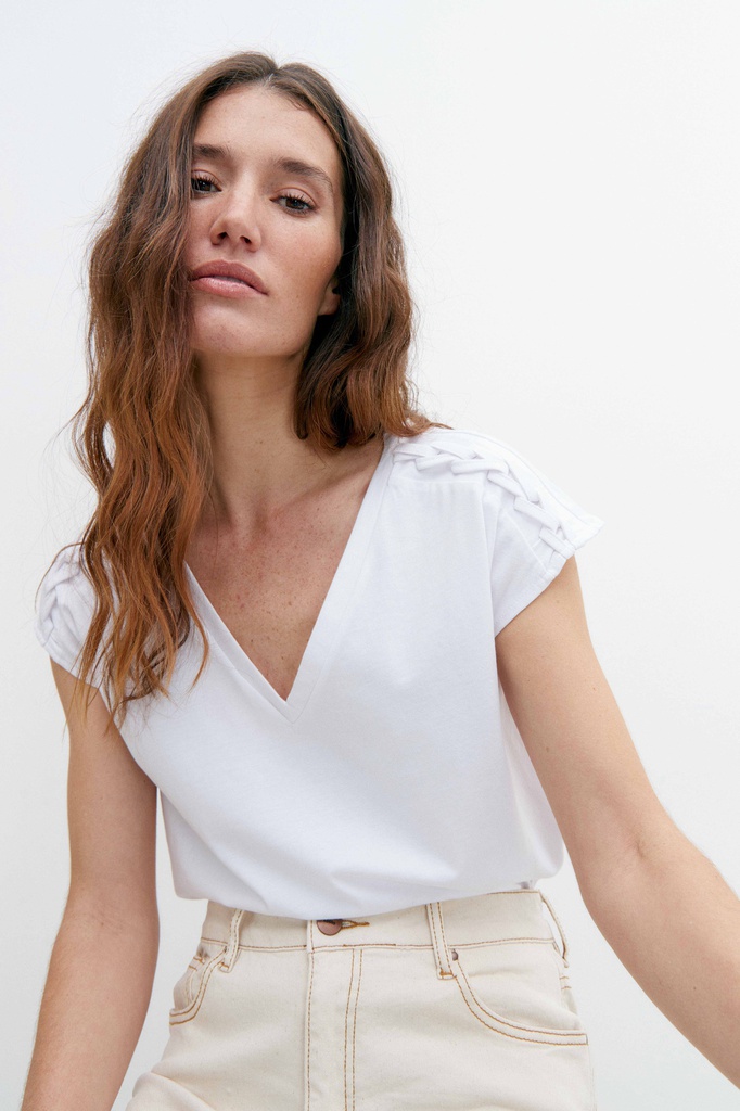 L145GTH4 REMERA ESCOTE V CON TRENZADO EN HOMBROS