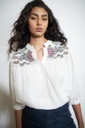 L148GBT2 BLUSA CON BORDADO MULTICOLOR