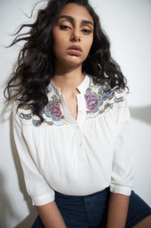 L148GBT2 BLUSA CON BORDADO MULTICOLOR